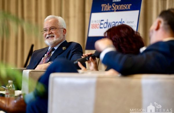 Read more about the article Edwards Abstract at Mission Chamber of Commerce Buenas Tardes Luncheon
